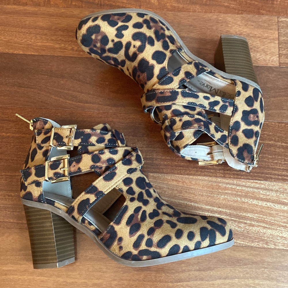 Bella Marie EUC Womens Ankle Strap 3” Animal Print Heel Boot - Sz 7 😎
